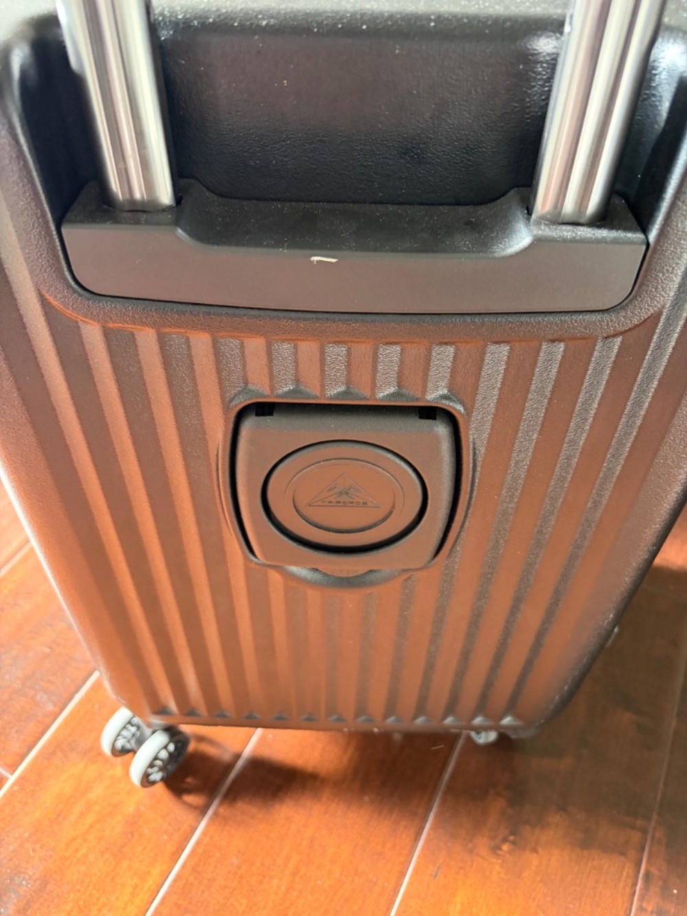Triforce Luggage Carryon with Cup Holder - Picture 3 of 12